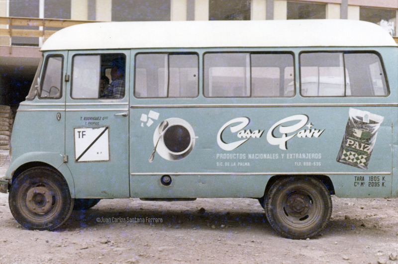 Los vehículos rotulados por Juan el Petudo