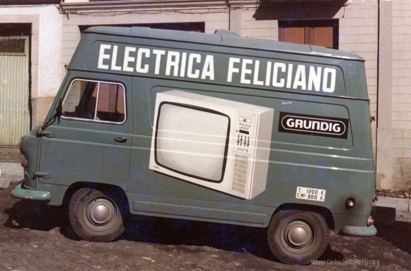 Los vehículos rotulados por Juan el Petudo