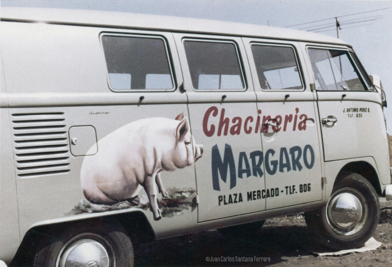 Los vehículos rotulados por Juan el Petudo