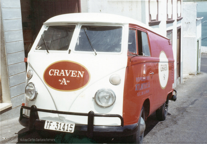 Los vehículos rotulados por Juan el Petudo