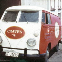 Los vehículos rotulados por Juan el Petudo