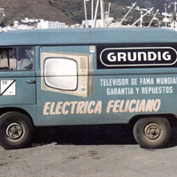 Los vehículos rotulados por Juan el Petudo